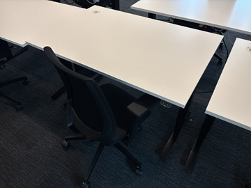 Höj- och sänkbart skrivbord Edsbyn och kontrosstol