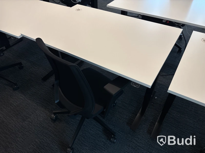 Höj- och sänkbart skrivbord Edsbyn och kontrosstol