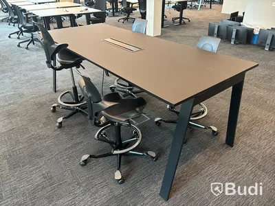 Konferensbord och 4 st. Stolar Håg