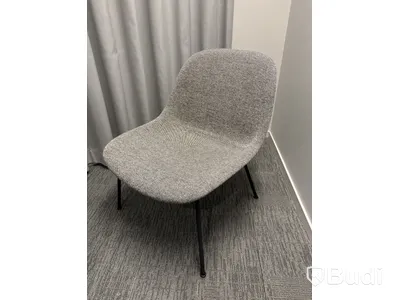 Bord, fåtölj Muuto och 2 st. gardiner