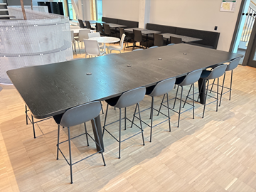 Bord och 12 st. Stolar Muuto 