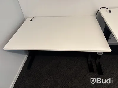 6 st. Höj- och sänkbara skrivbord från Edsbyn