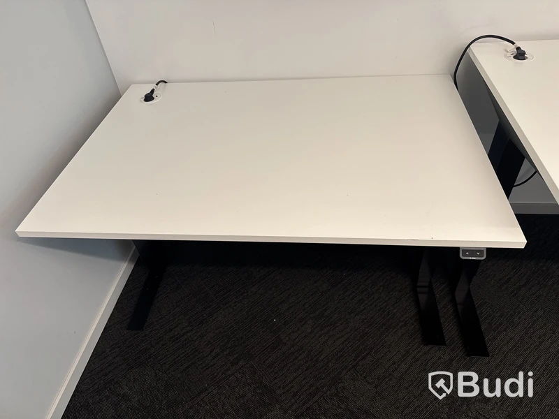6 st. Höj- och sänkbara skrivbord från Edsbyn