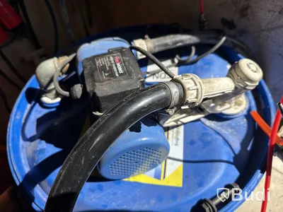 Kärl med ADBlue och pump, 10% kvar i kärlet