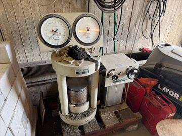 Tryckpress betong Form Test Seidner
