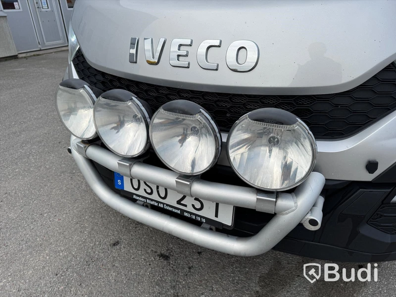 Skåpbil Iveco Daily 35-170 3.0 JTD Manuell, 170hk -2015 | 4 passagerare | Besiktigad - EXPORT