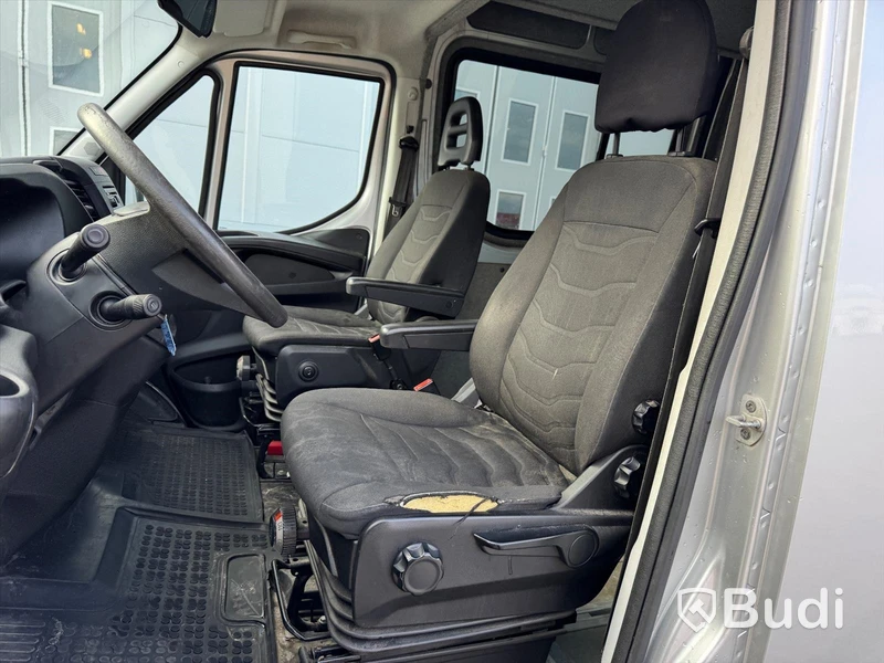 Skåpbil Iveco Daily 35-170 3.0 JTD Manuell, 170hk -2015 | 4 passagerare | Besiktigad - EXPORT