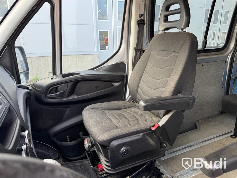 Skåpbil Iveco Daily 35-170 3.0 JTD Manuell, 170hk -2015 | 4 passagerare | Besiktigad - EXPORT