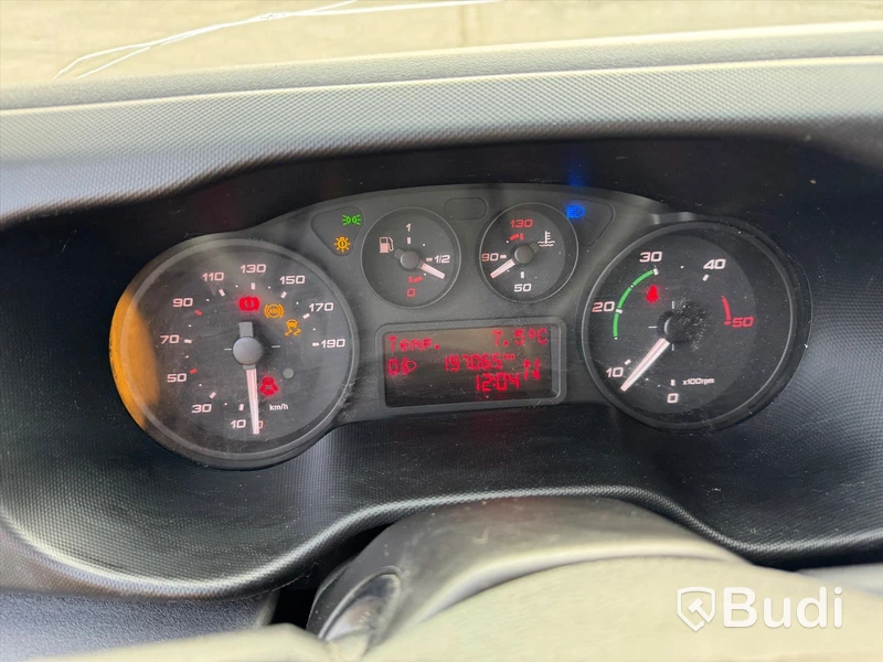 Skåpbil Iveco Daily 35-170 3.0 JTD Manuell, 170hk -2015 | 4 passagerare | Besiktigad - EXPORT