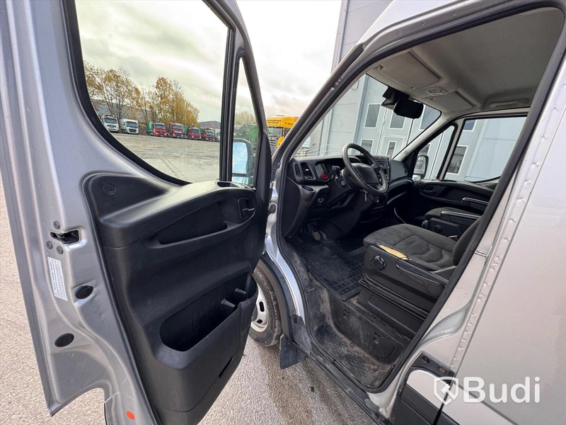 Skåpbil Iveco Daily 35-170 3.0 JTD Manuell, 170hk -2015 | 4 passagerare | Besiktigad - EXPORT