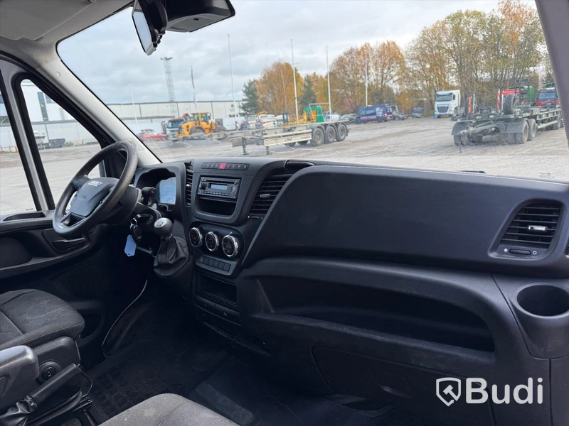 Skåpbil Iveco Daily 35-170 3.0 JTD Manuell, 170hk -2015 | 4 passagerare | Besiktigad - EXPORT