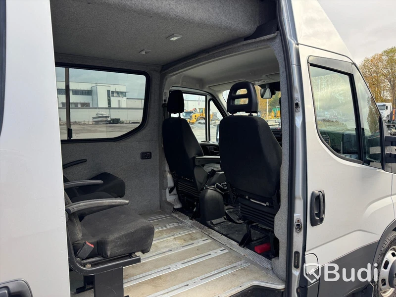 Skåpbil Iveco Daily 35-170 3.0 JTD Manuell, 170hk -2015 | 4 passagerare | Besiktigad - EXPORT
