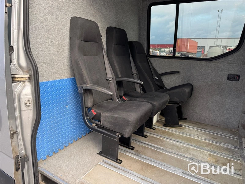 Skåpbil Iveco Daily 35-170 3.0 JTD Manuell, 170hk -2015 | 4 passagerare | Besiktigad - EXPORT