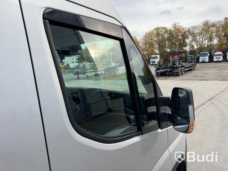 Skåpbil Iveco Daily 35-170 3.0 JTD Manuell, 170hk -2015 | 4 passagerare | Besiktigad - EXPORT