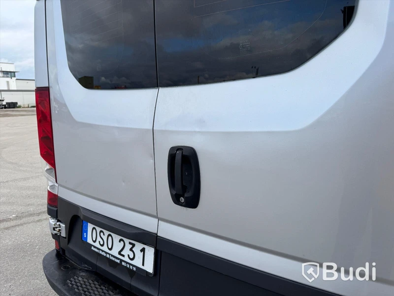 Skåpbil Iveco Daily 35-170 3.0 JTD Manuell, 170hk -2015 | 4 passagerare | Besiktigad - EXPORT
