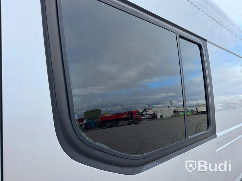 Skåpbil Iveco Daily 35-170 3.0 JTD Manuell, 170hk -2015 | 4 passagerare | Besiktigad - EXPORT