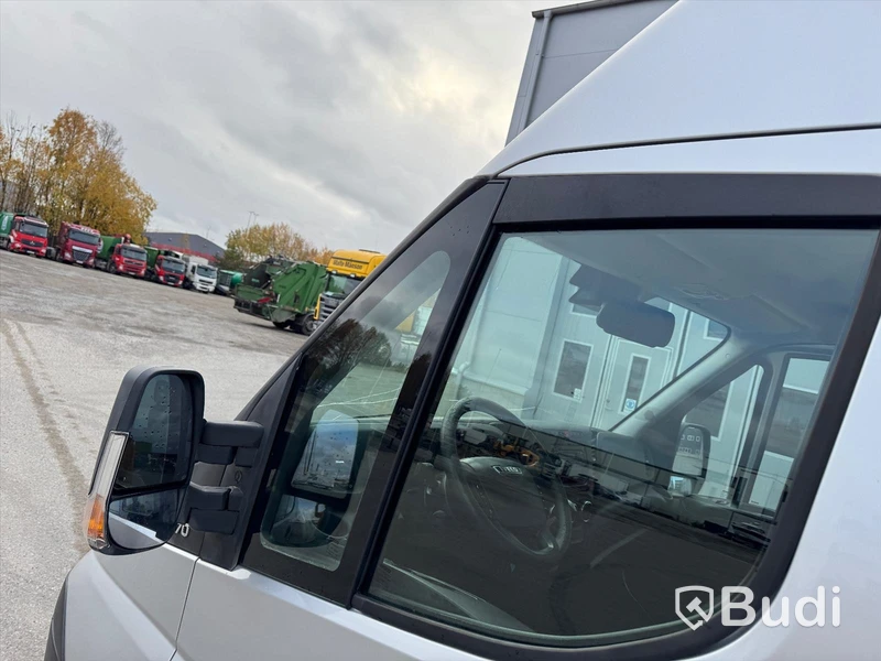 Skåpbil Iveco Daily 35-170 3.0 JTD Manuell, 170hk -2015 | 4 passagerare | Besiktigad - EXPORT