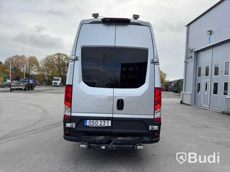 Skåpbil Iveco Daily 35-170 3.0 JTD Manuell, 170hk -2015 | 4 passagerare | Besiktigad - EXPORT