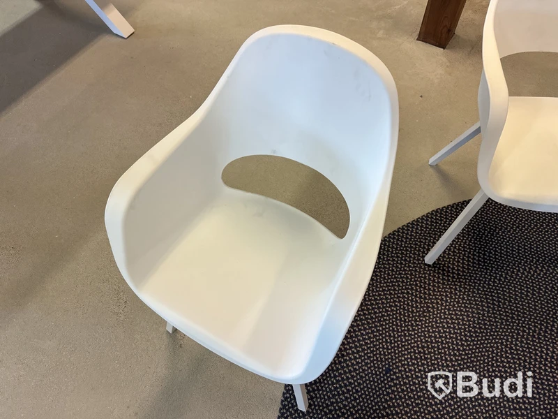 Matbord, matta samt 5 st. stolar