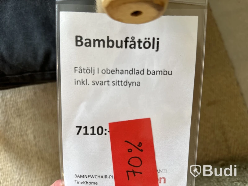 Fåtölj med svart dyna