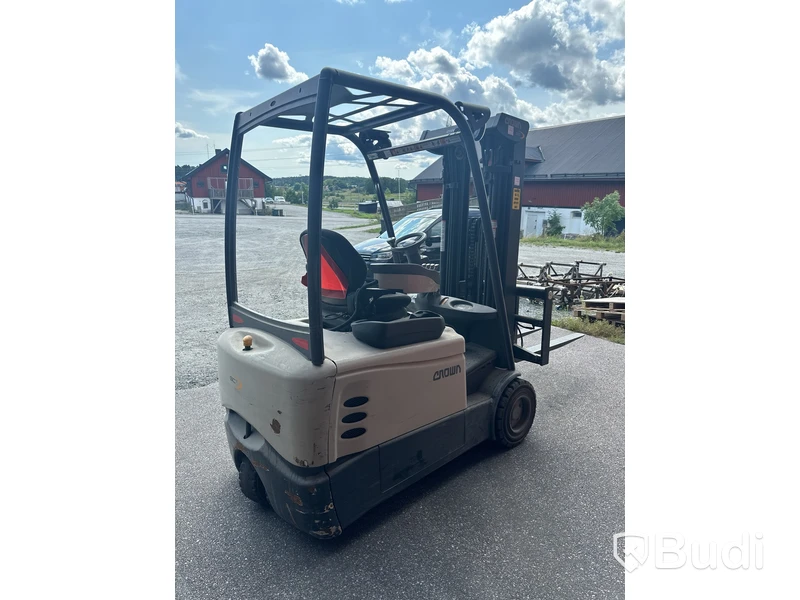 Truck samt laddare - Crown SC 6000