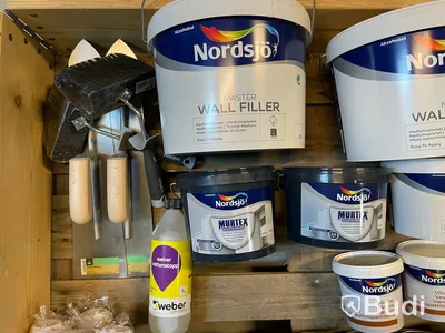 Parti med täcklasyr, vävlim, spackel, färg, Totalt ord. pris inkl. moms: ca 350 kr