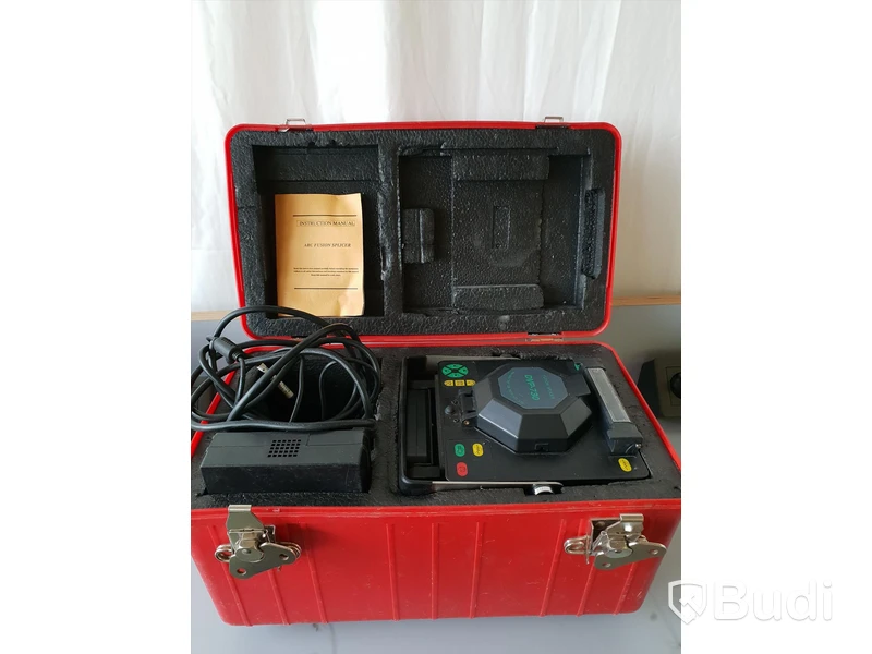 Fibersvets DVP-730 Nypris ca. 18500 SEK Color LCD monitor 9 Sec. splice time, 40 Sec. tube-heat time
