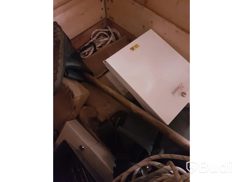 Litet parti med kabelskåp