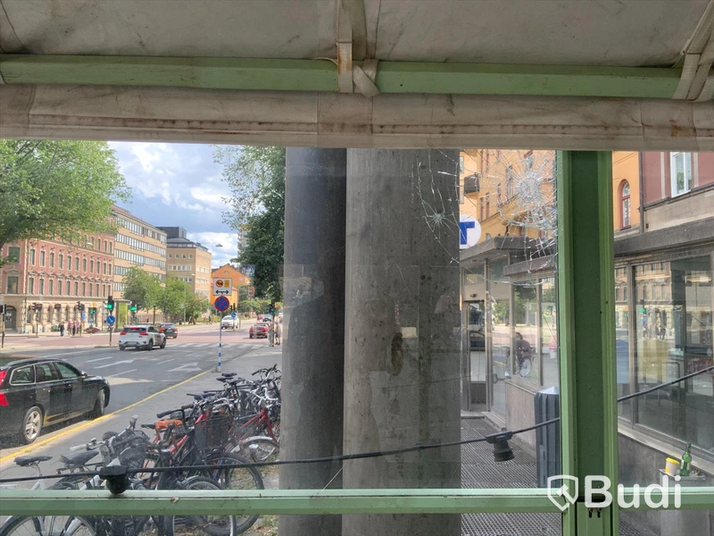 Orangeri uterum märke Svalson. Gediget byggt för tidigare restaurangverksamhet