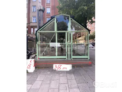 Orangeri uterum märke Svalson. Gediget byggt för tidigare restaurangverksamhet