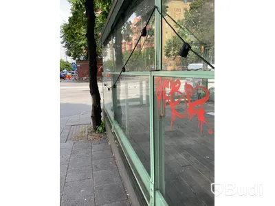 Orangeri uterum märke Svalson. Gediget byggt för tidigare restaurangverksamhet