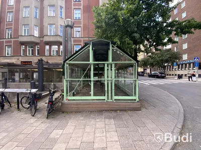 Orangeri uterum märke Svalson. Gediget byggt för tidigare restaurangverksamhet