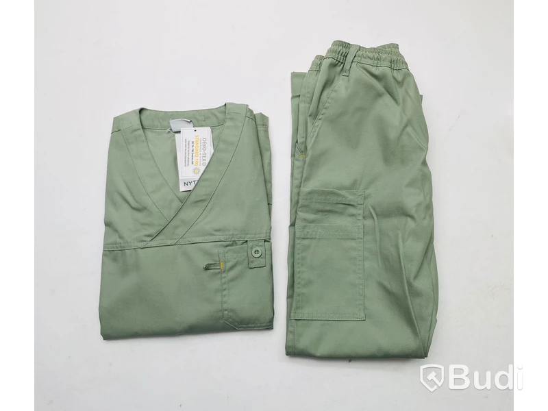 10 st SCRUBS SET unisex ljus olivgrön, 2 st XXL och 8 st XXXL, NYTELLO bussarong och byxa, totalt ord. pris ca: 12000 kr