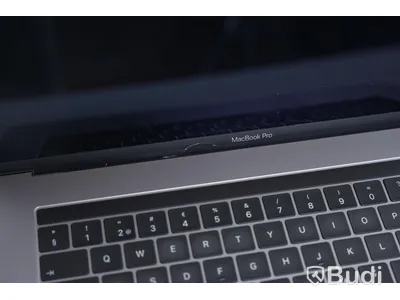 Macbook Pro 2019 (OBS! har spricka)