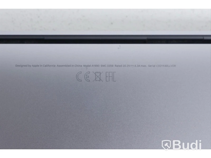 Macbook Pro 2019 (OBS! har spricka)