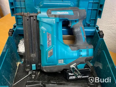 Spikpistol, fräs och skruvdragare Makita.