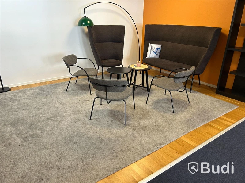 Loungegrupp designsoffa samt fåtölj med höga ryggar