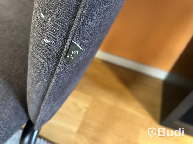 Loungegrupp designsoffa samt fåtölj med höga ryggar