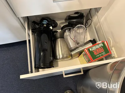 Köksredskap, muggar, bestick, brödrost, termosar m.m.