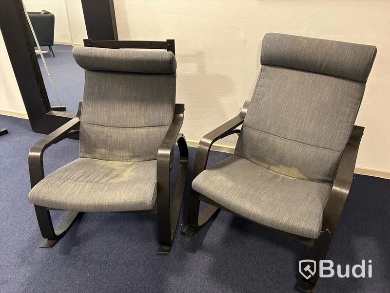 Sittgrupp med bord, fåtöljer, matta samt Edsbyn skåpförvaring