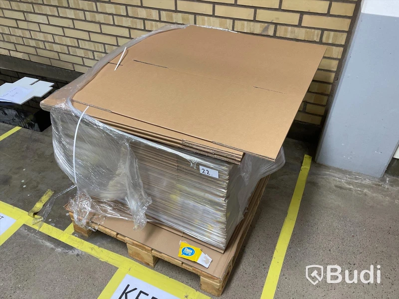 Pall med vikpara packkartonger