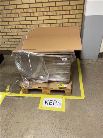 Pall med vikpara packkartonger
