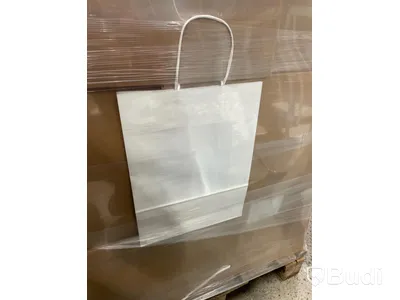 Pall med 4500 vita papperspåsar 240plus100x320