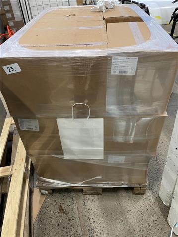 Pall med 4500 vita papperspåsar 240plus100x320