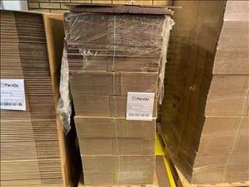 Pall med 300 packlådor 380x285x285