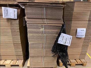 Pall med 350 packlådor 570x385x385