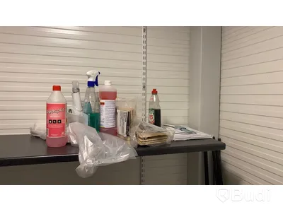 Städartiklar i städskåp