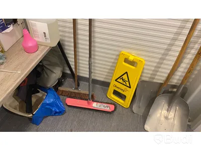 Städartiklar i städskåp