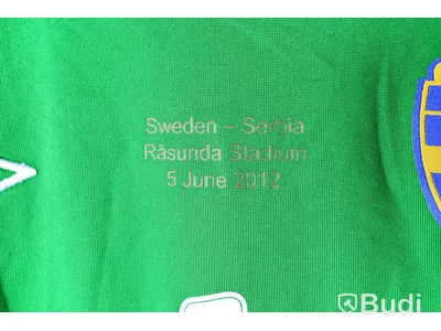 Signerad Sverige-matchtröja - Andreas Isaksson