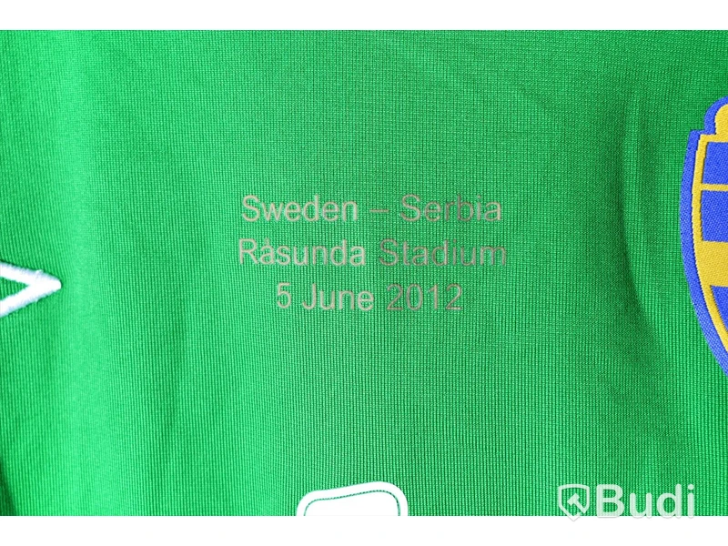 Signerad Sverige-matchtröja - Andreas Isaksson